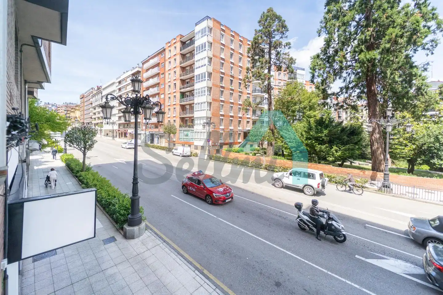 Vista exterior de Oficina de lloguer en Oviedo  amb Calefacció