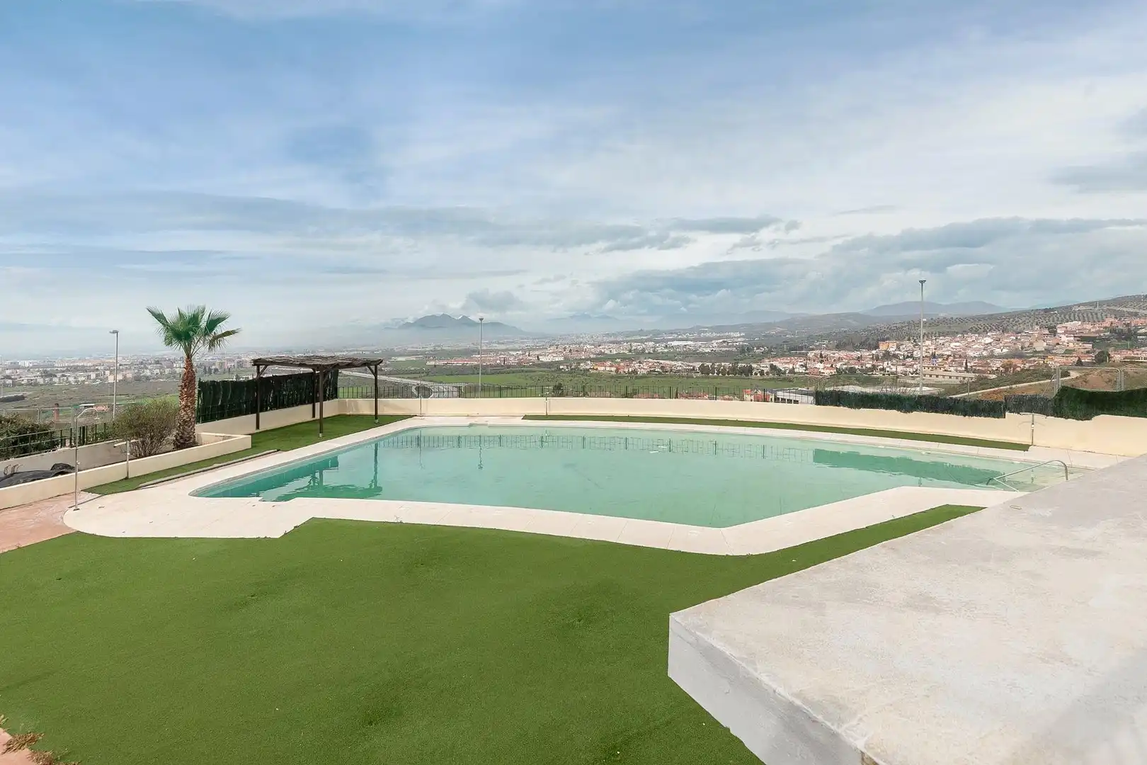 Piscina de Ático en venta en Jun con Aire acondicionado, Calefacción y Jardín privado