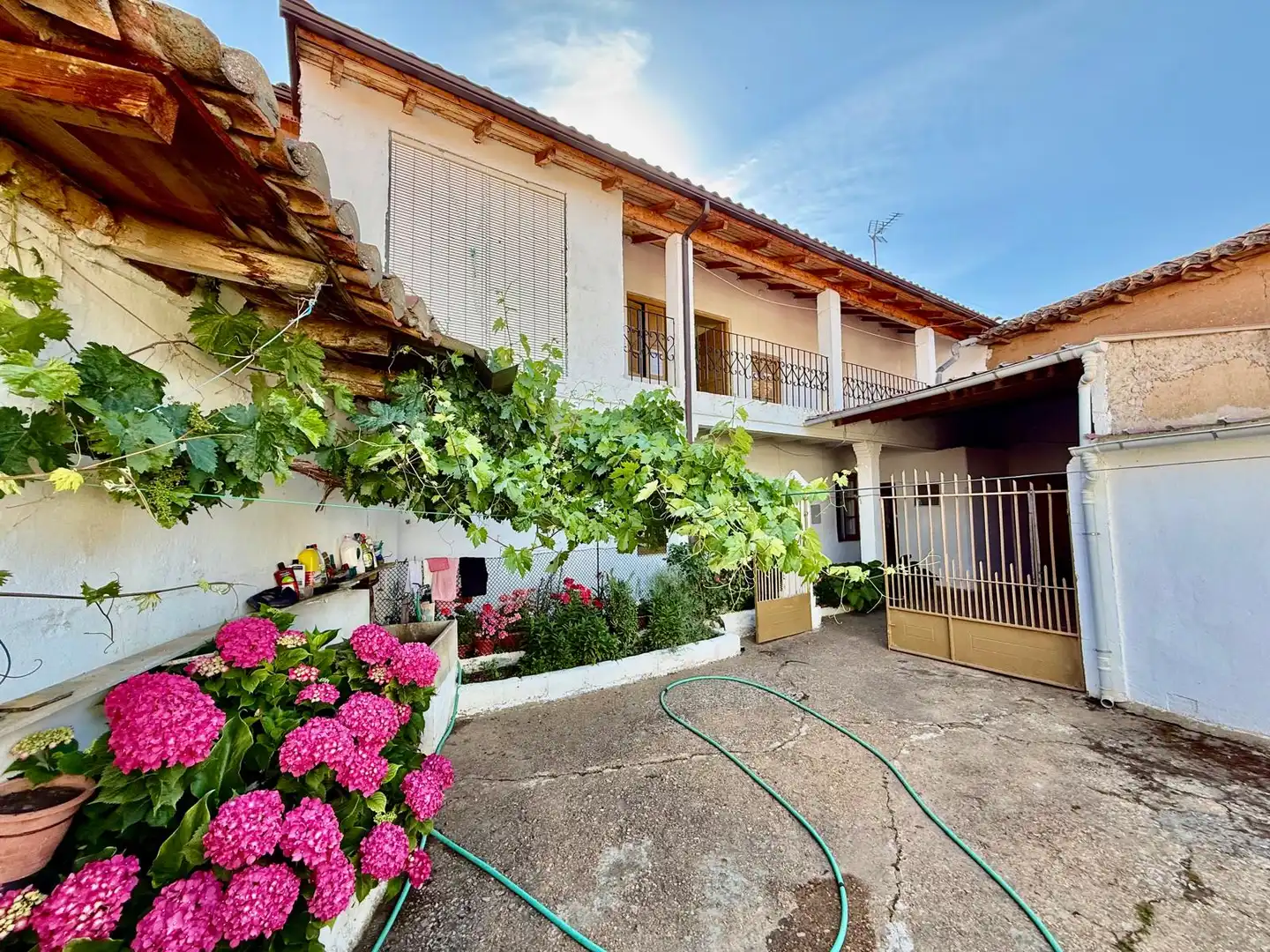 Casa amb jardí en venda a Calle Santa Ana 1