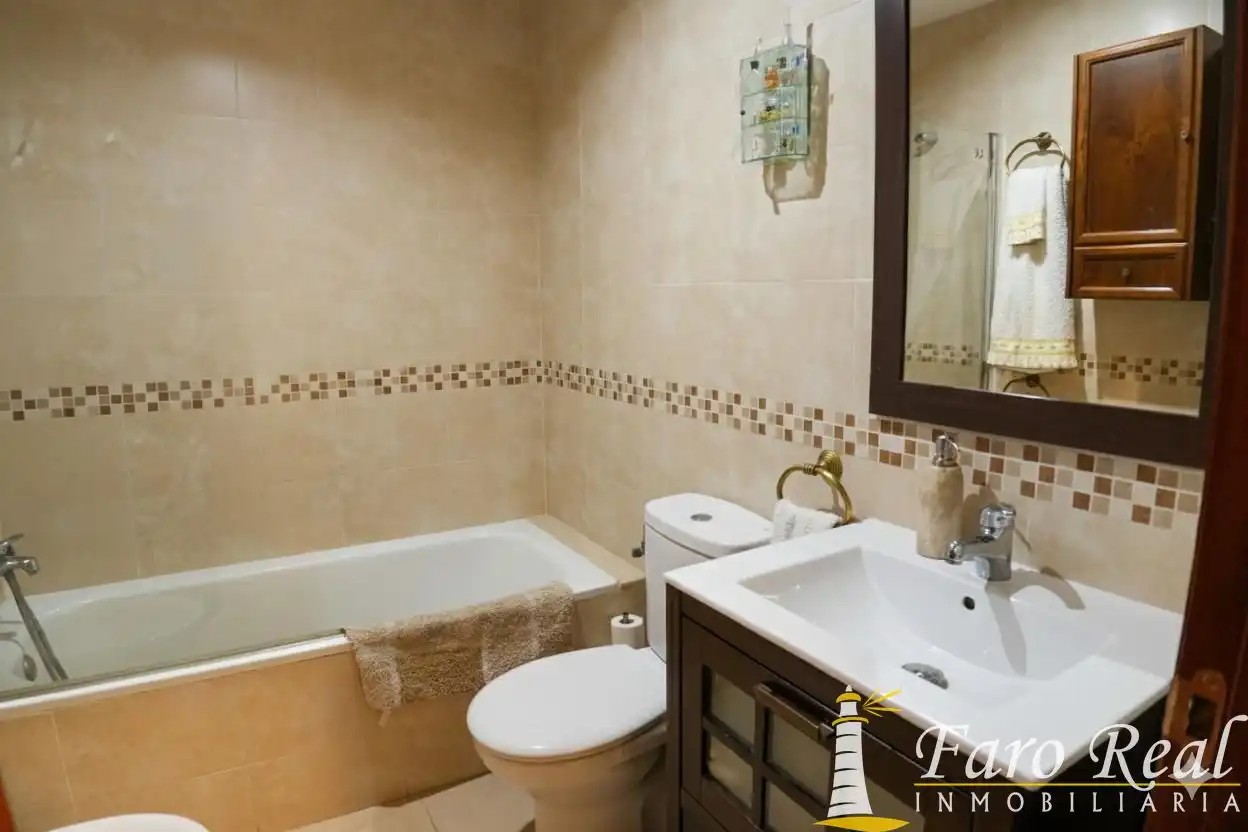 Baño de Planta baja en venta en Sanlúcar de Barrameda con Aire acondicionado y Amueblado