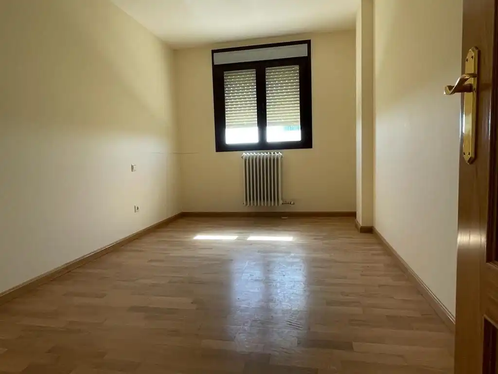 Bedroom of Flat for sale in Cortes de Pallás  with Parquet flooring, Terrace and Storage room