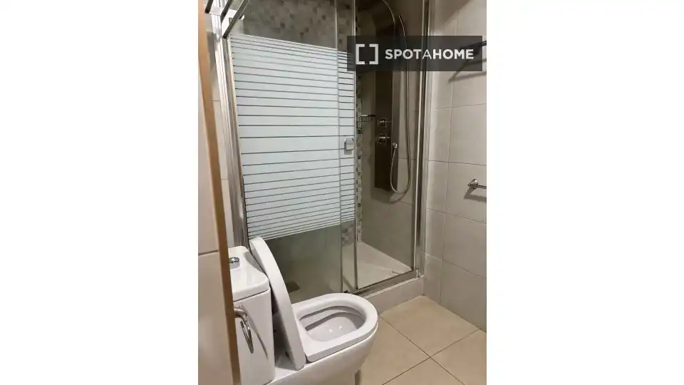Baño de Piso de alquiler en Valencia con Aire acondicionado, Calefacción y Amueblado
