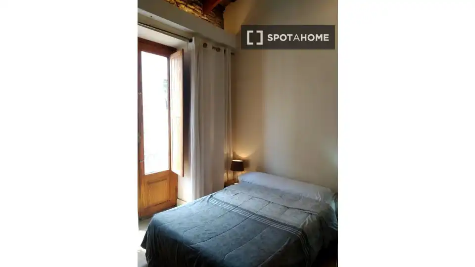Habitación de Estudio para compartir en Valencia con Aire acondicionado, Terraza y Amueblado