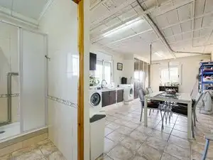 Cuina de Casa o xalet en venda en Caldes de Malavella amb Aire condicionat, Calefacció i Jardí privat