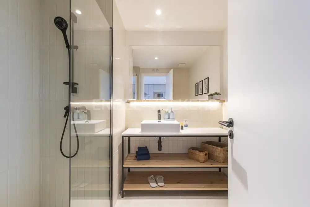 Baño de Estudio de alquiler en Alcobendas con Aire acondicionado, Calefacción y Jardín privado