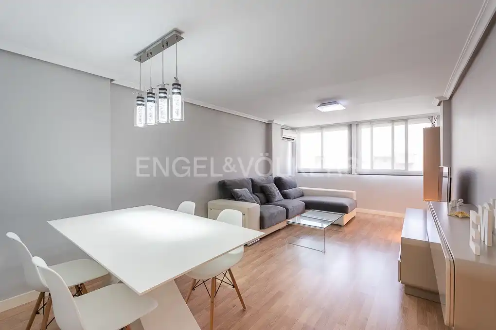 Sala d'estar de Pis de lloguer en Valencia amb Aire condicionat, Calefacció i Moblat