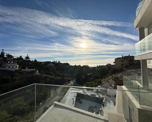 Vista exterior de Casa adosada en venda en Fuengirola amb Aire condicionat, Calefacció i Jardí privat