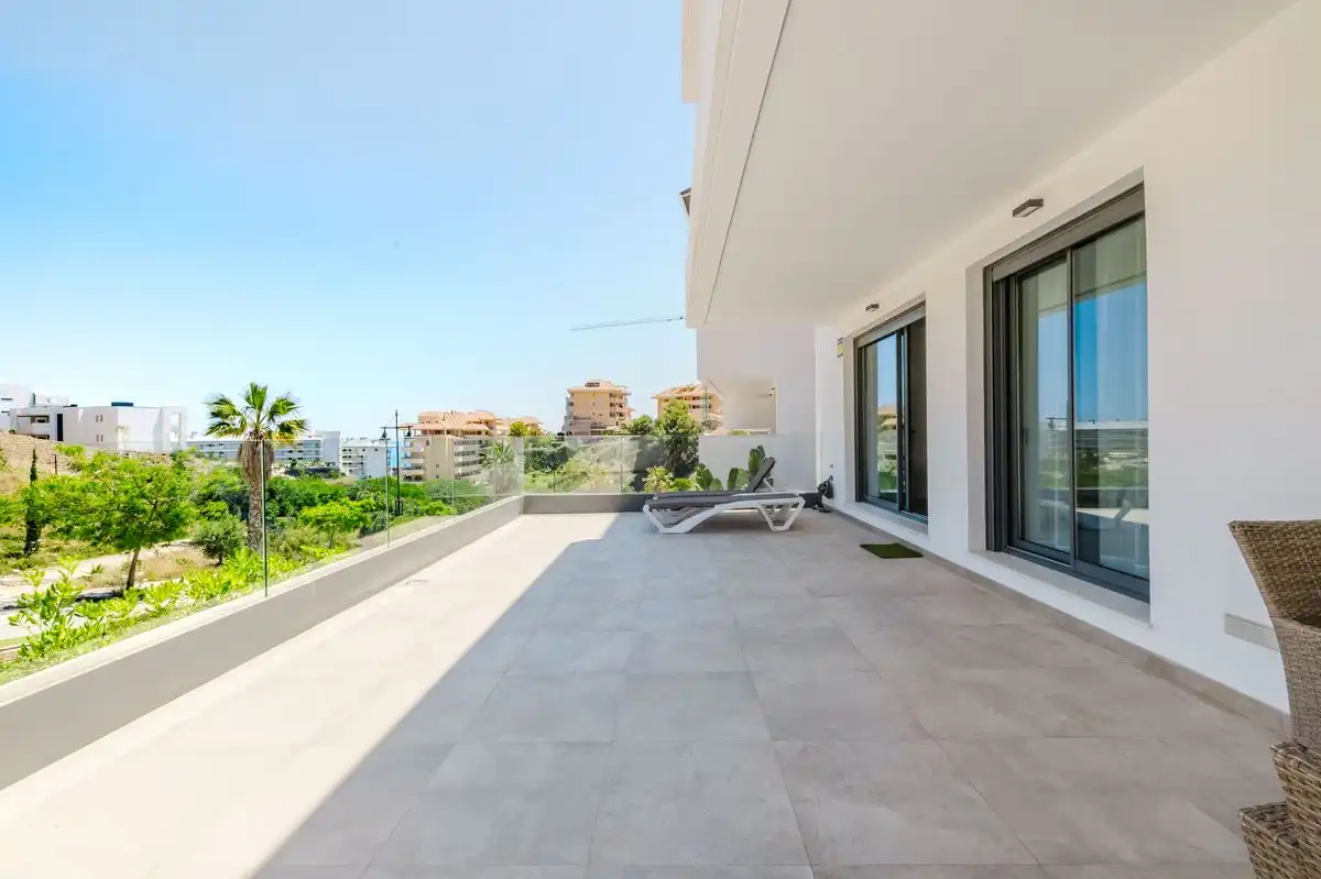Flat with terrace for sale in Avenida Fuengirola, imagen 3