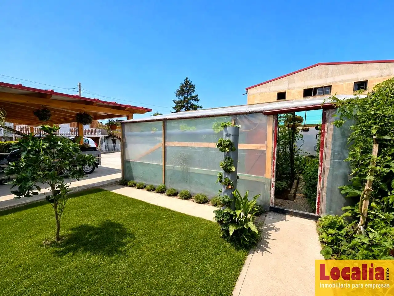 Vista exterior de Casa o chalet en venta en Miengo con Jardín privado, Terraza y Amueblado