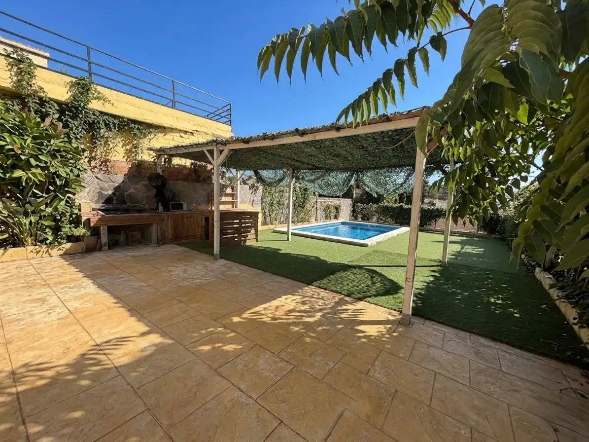 Adosado con piscina en venta en Carrer la Rosella, imagen 3