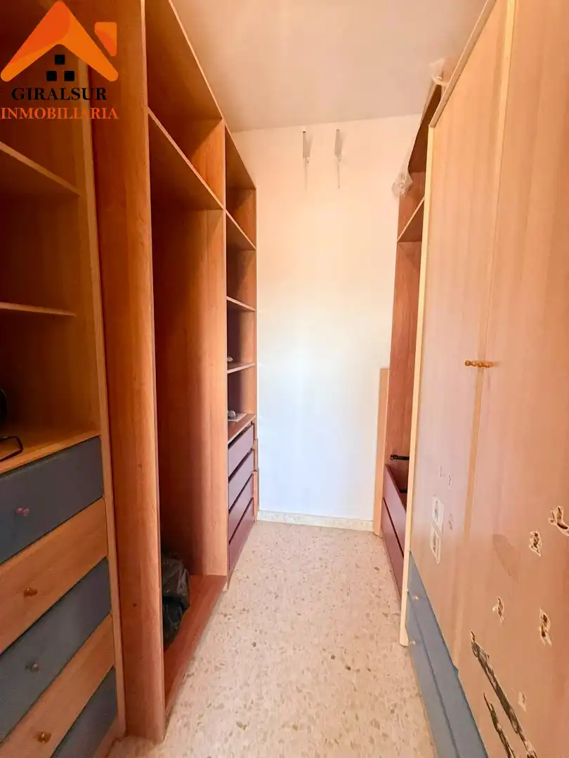 Flat for sale in Sevilla  with Air Conditioner