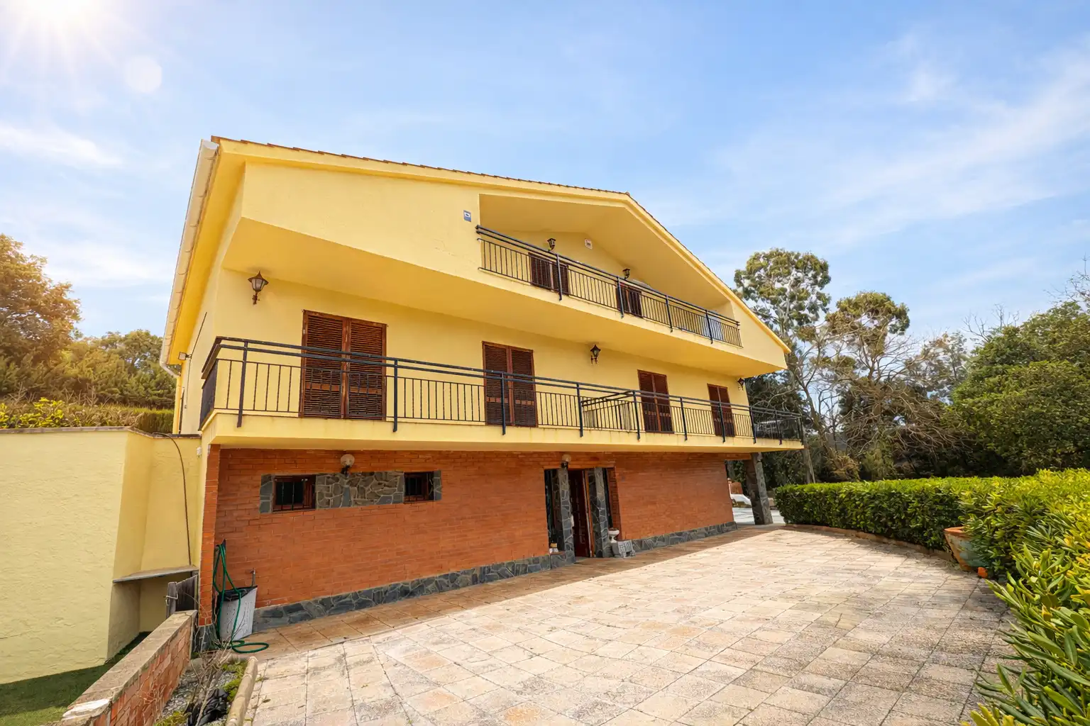 Vista exterior de Casa o xalet en venda en Vallgorguina amb Aire condicionat, Calefacció i Jardí privat