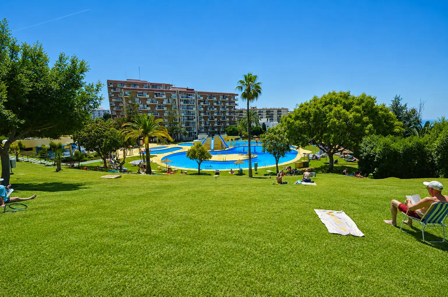 Piscina de Estudio en venta en Benalmádena con Aire acondicionado, Terraza y Amueblado