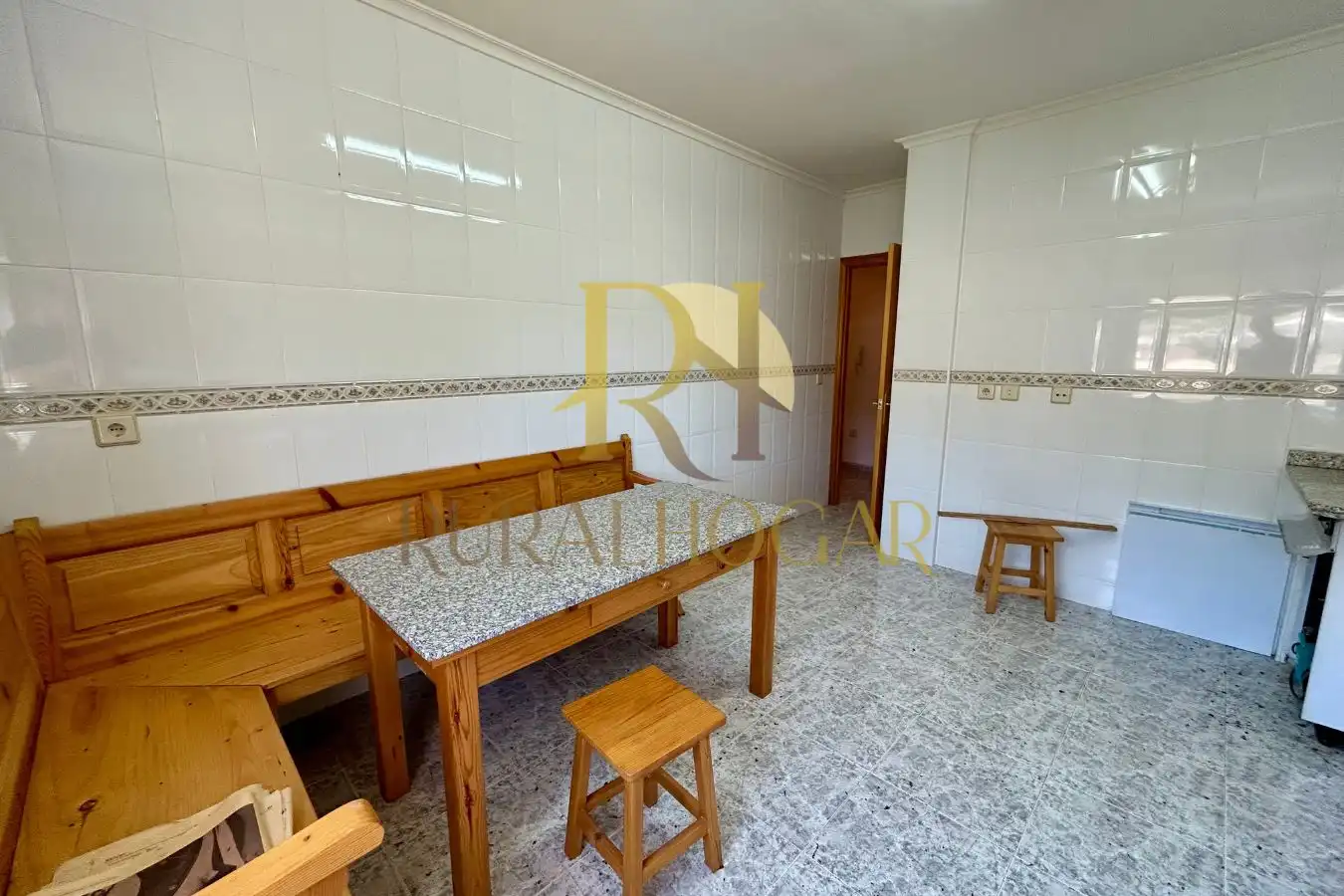 Cuina de Edifici en venda en Los Barrios de Luna 