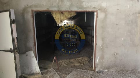 Foto 5 von Fabrikhallen zur Miete in Riego de la Vega, León