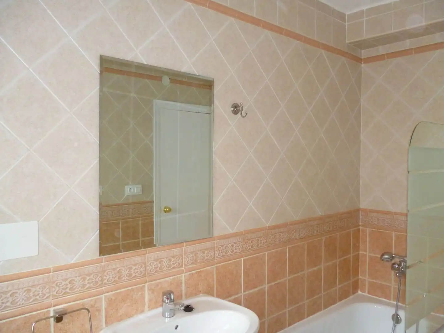 Bathroom of Flat for rent in Algeciras  with Furnished