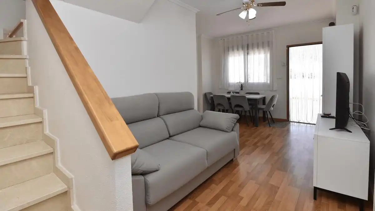 Sala d'estar de Casa o xalet en venda en Daya Vieja amb Aire condicionat, Jardí privat i Terrassa