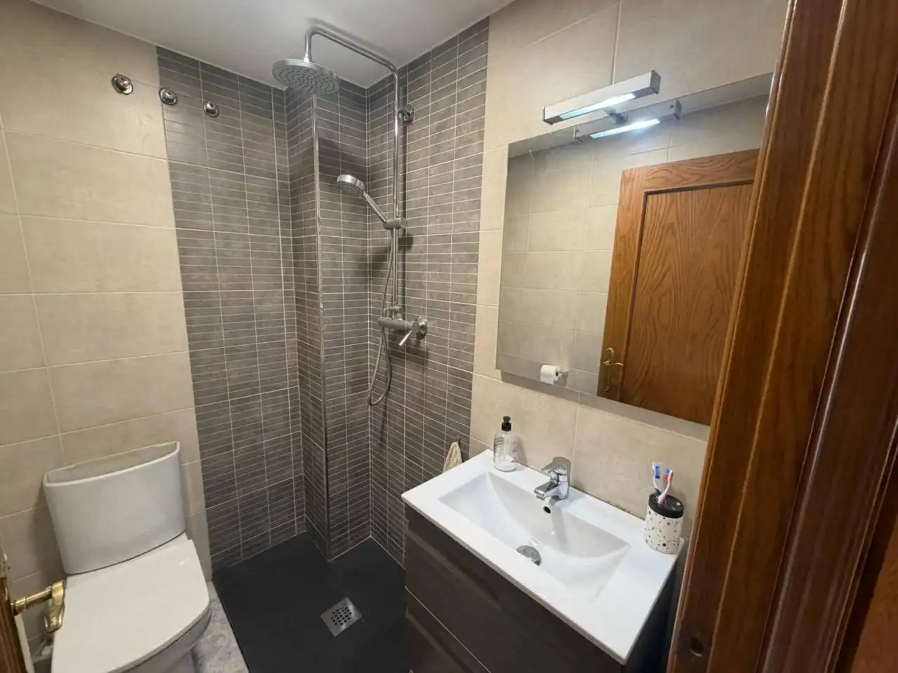 Bathroom of Flat for sale in Terrassa  with Air Conditioner, Heating and Balcony
