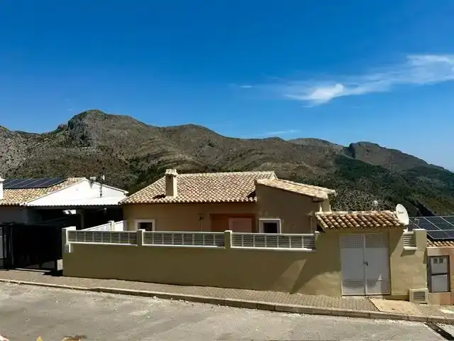 Vista exterior de Piso en venta en La Vall de Laguar, Alicante