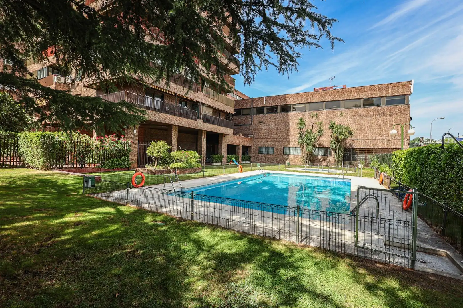 Piscina de Apartament de lloguer en Madrid amb Aire condicionat, Calefacció i Parquet