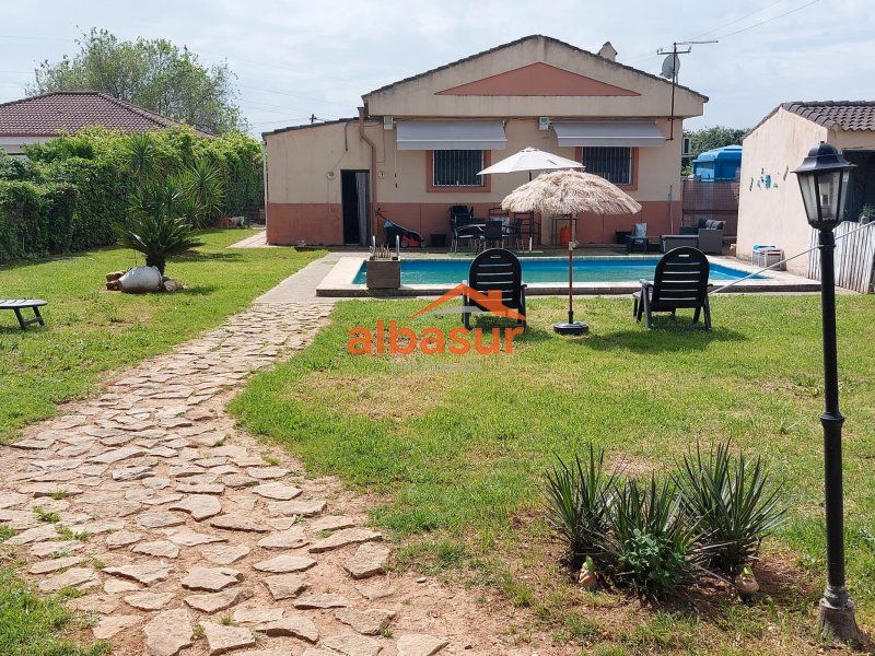 Jardí de Casa o xalet en venda en  Córdoba Capital amb Aire condicionat, Calefacció i Jardí privat