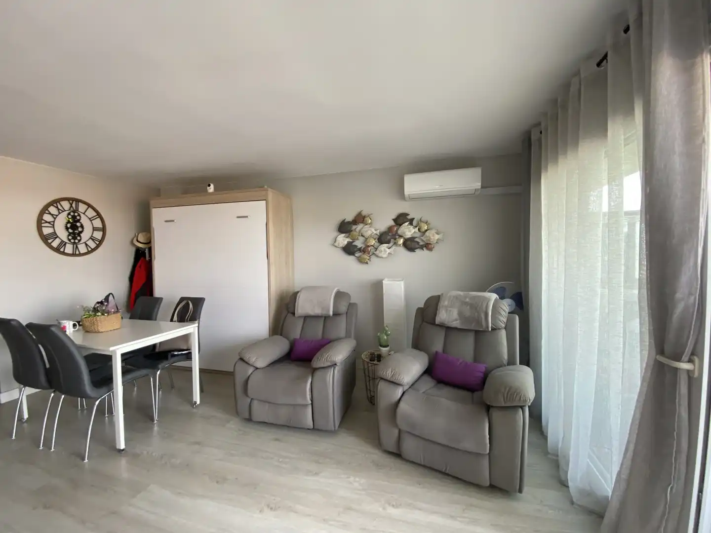 Sala de estar de Estudio en venta en Roses con Terraza y Amueblado