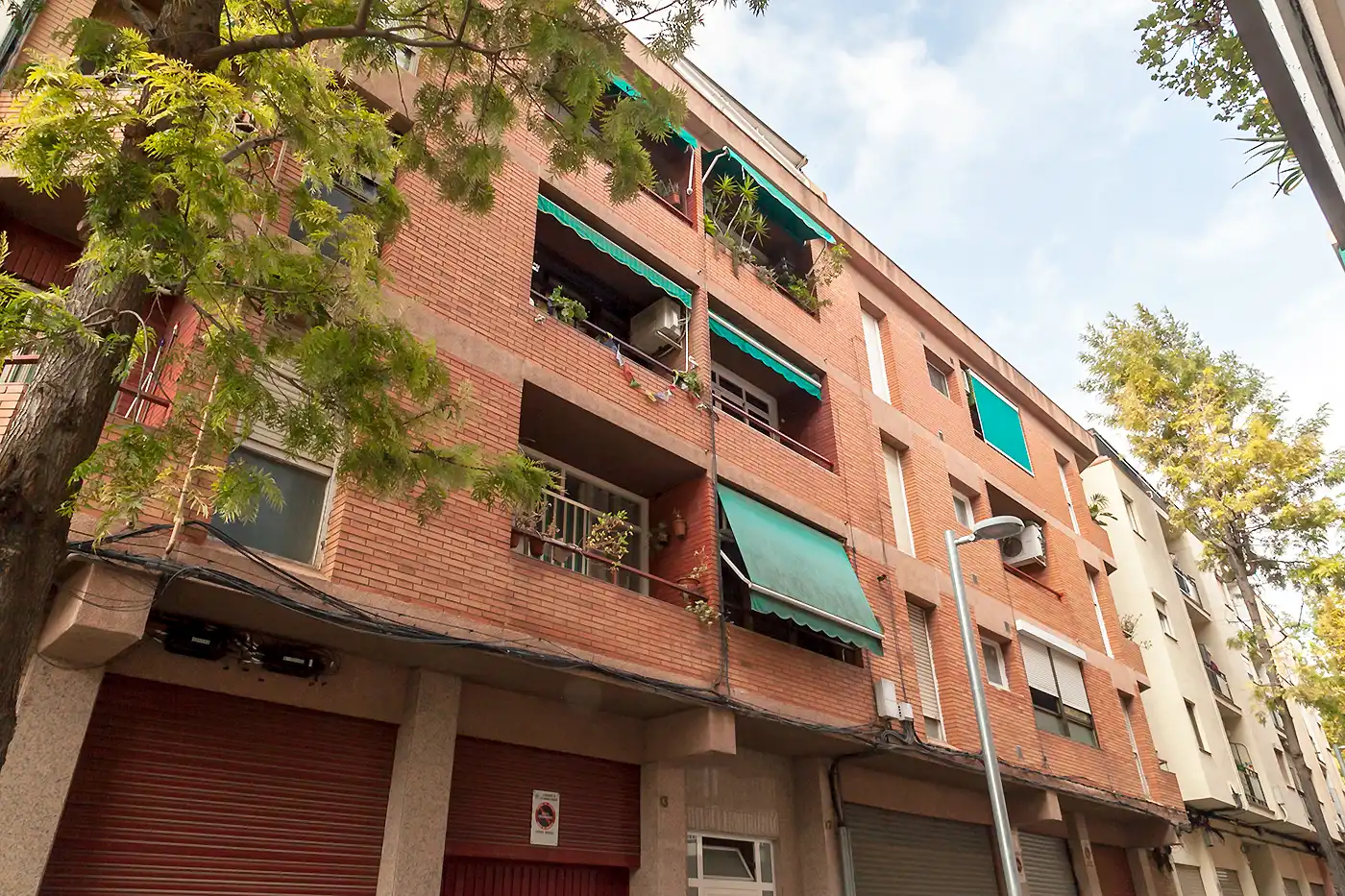 Vista exterior de Àtic en venda en Santa Coloma de Gramenet amb Aire condicionat, Calefacció i Forn