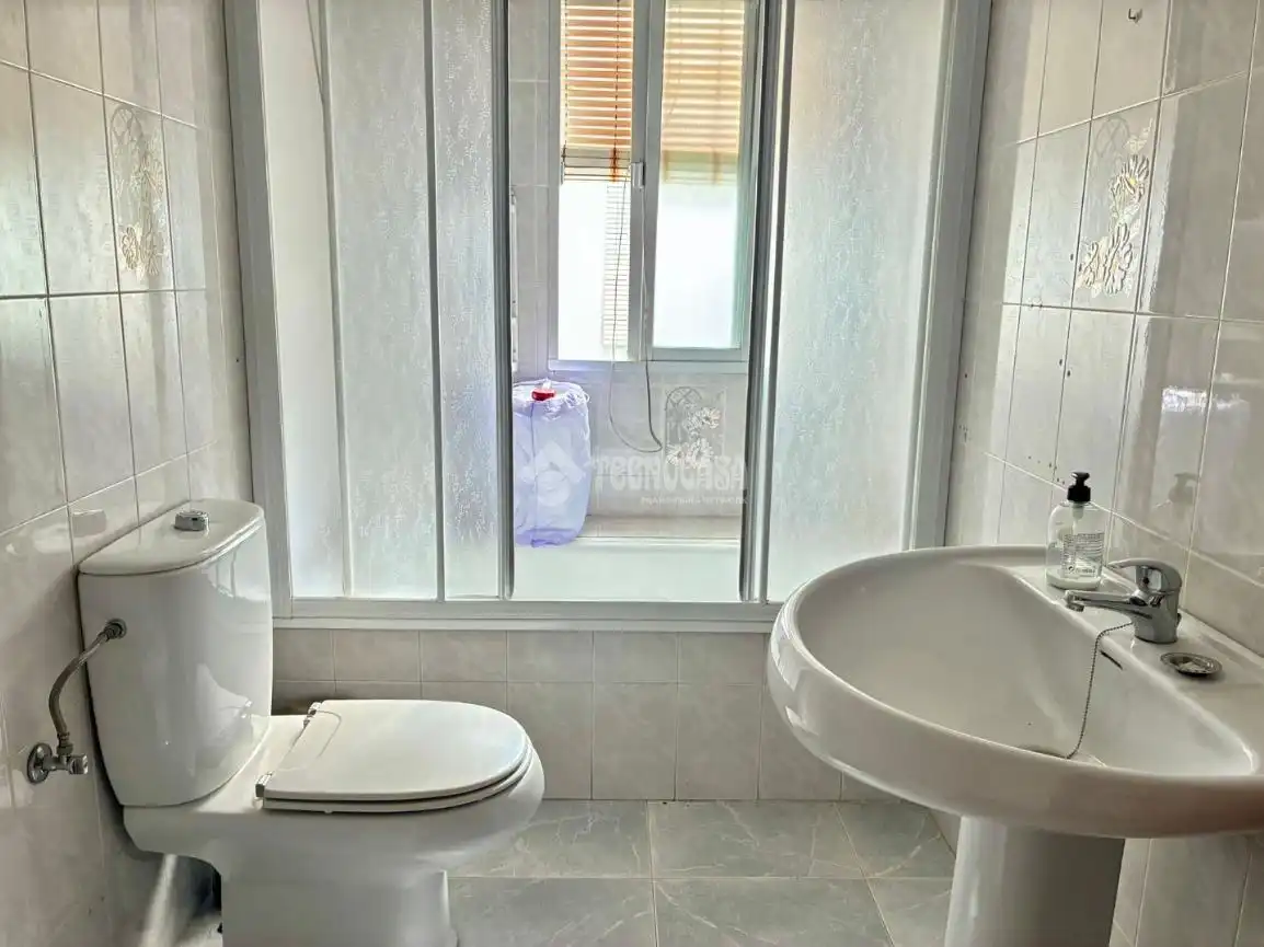 Badezimmer von Wohnung zum Verkauf in Villacarrillo mit Klimaanlage und Heizung