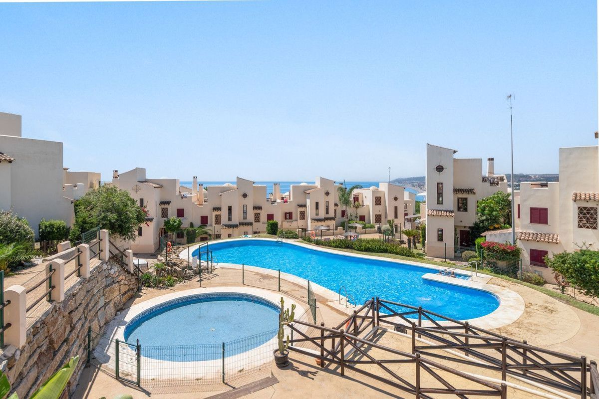 Piscina de Apartament de lloguer en Casares amb Aire condicionat, Calefacció i Terrassa