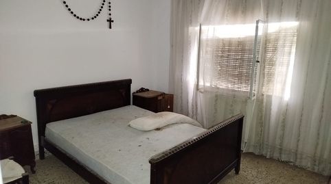 Casa con local en el centro de Quintanar