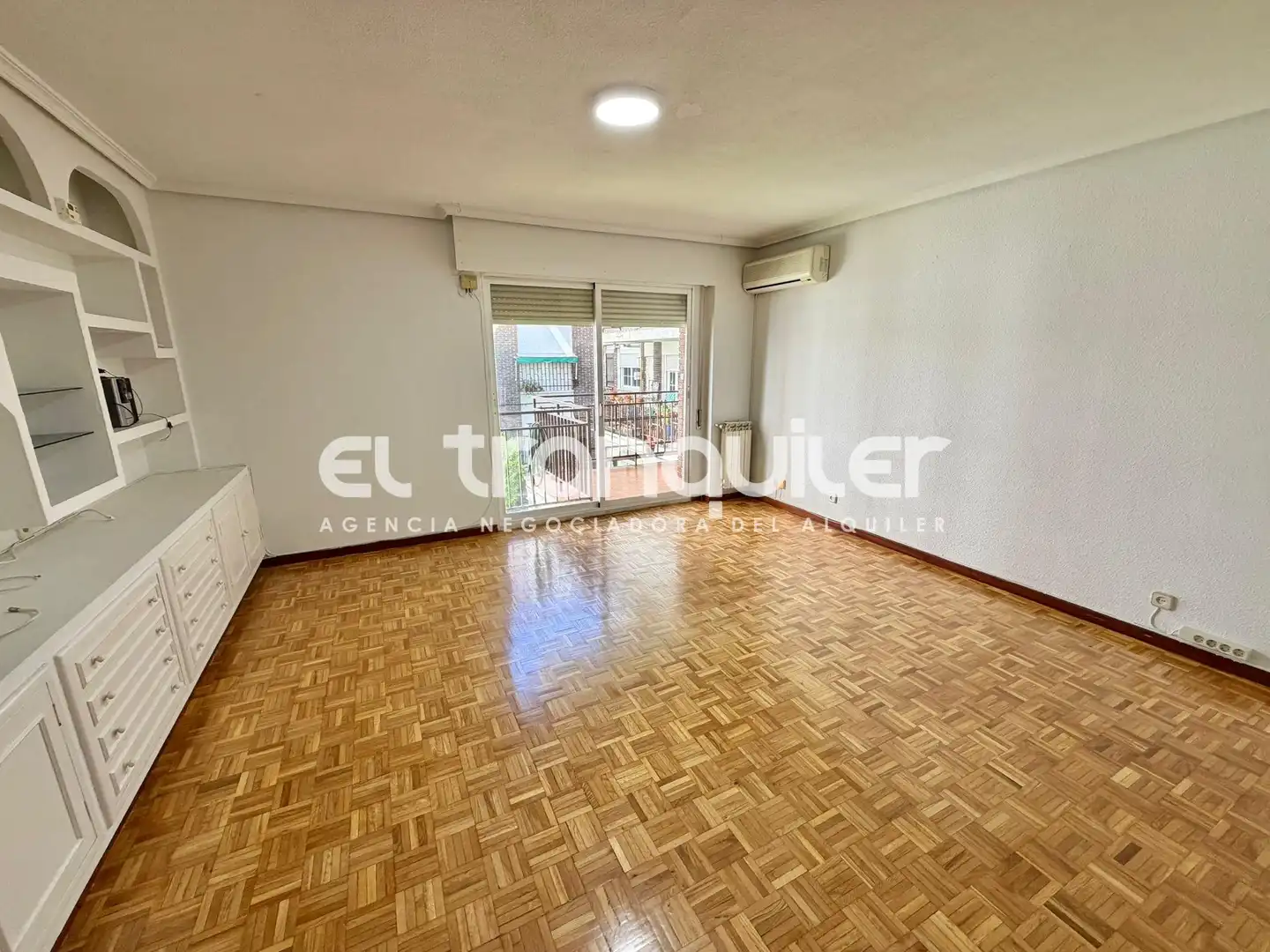 Wohnzimmer von Wohnung zur Miete in Madrid mit Klimaanlage, Parkett und Terrasse