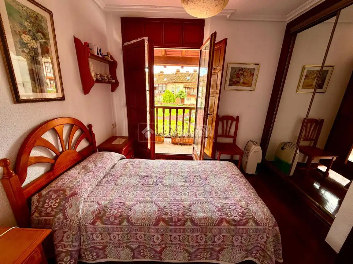 Schlafzimmer von Einfamilien-Reihenhaus zum Verkauf in Ribamontán al Mar mit Heizung, Möbliert und Balkon