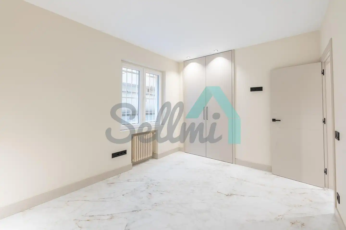 Habitación de Piso en venta en Oviedo  con Calefacción, Trastero y Balcón