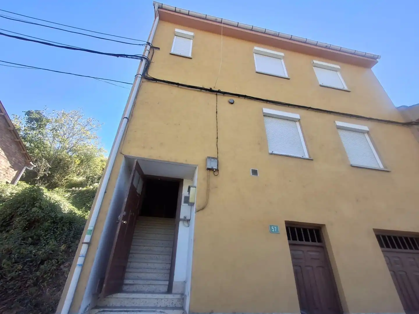 Exterior view of Houses for sale in Priaranza del Bierzo