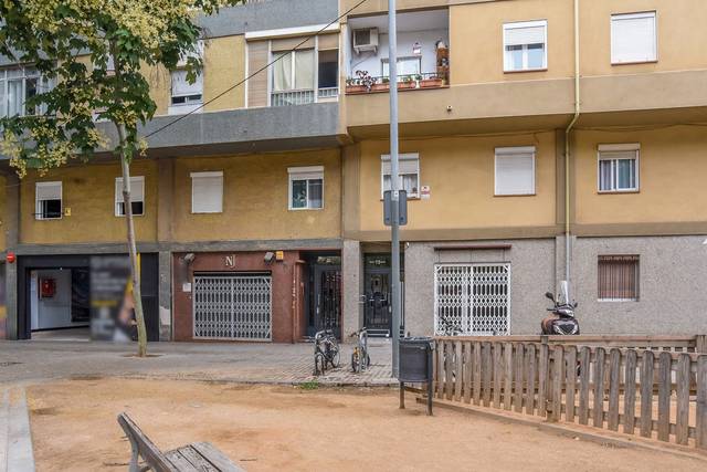 Piso en Venta en C/Olesa  en La Sagrera