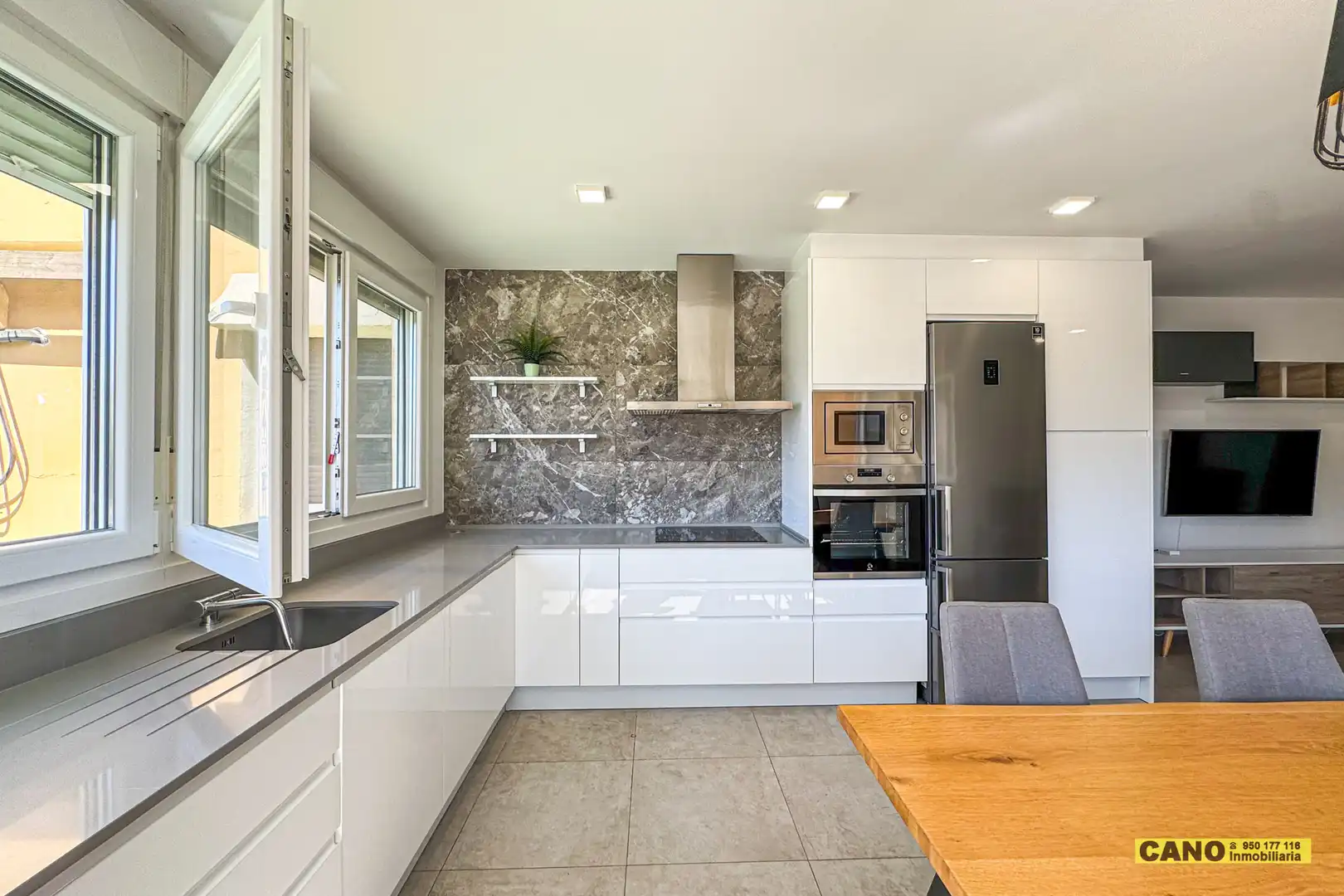 Kitchen of Flat for sale in Roquetas de Mar  with Air Conditioner, Heating and Terrace