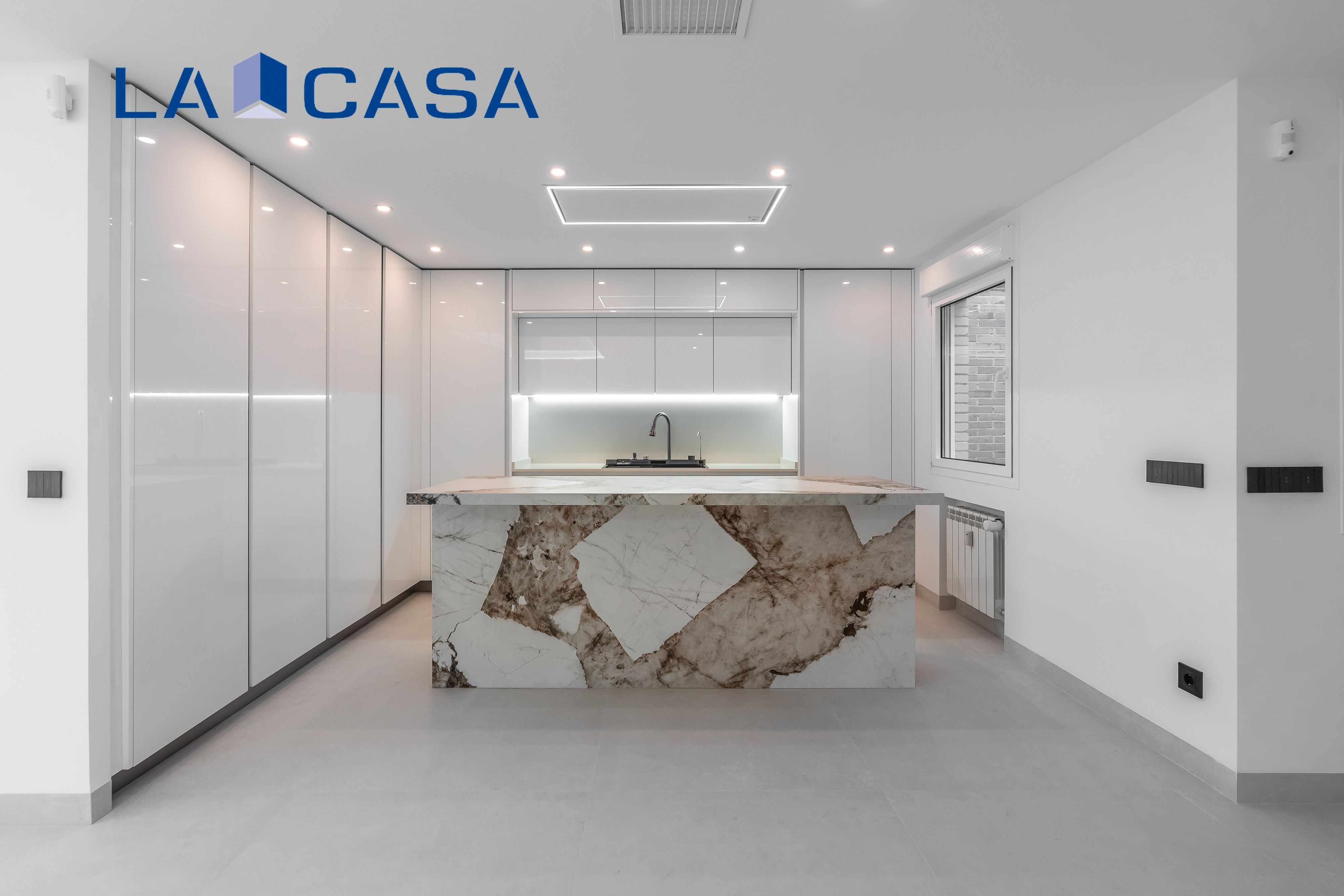 Kitchen of Flat for sale in  Madrid Capital