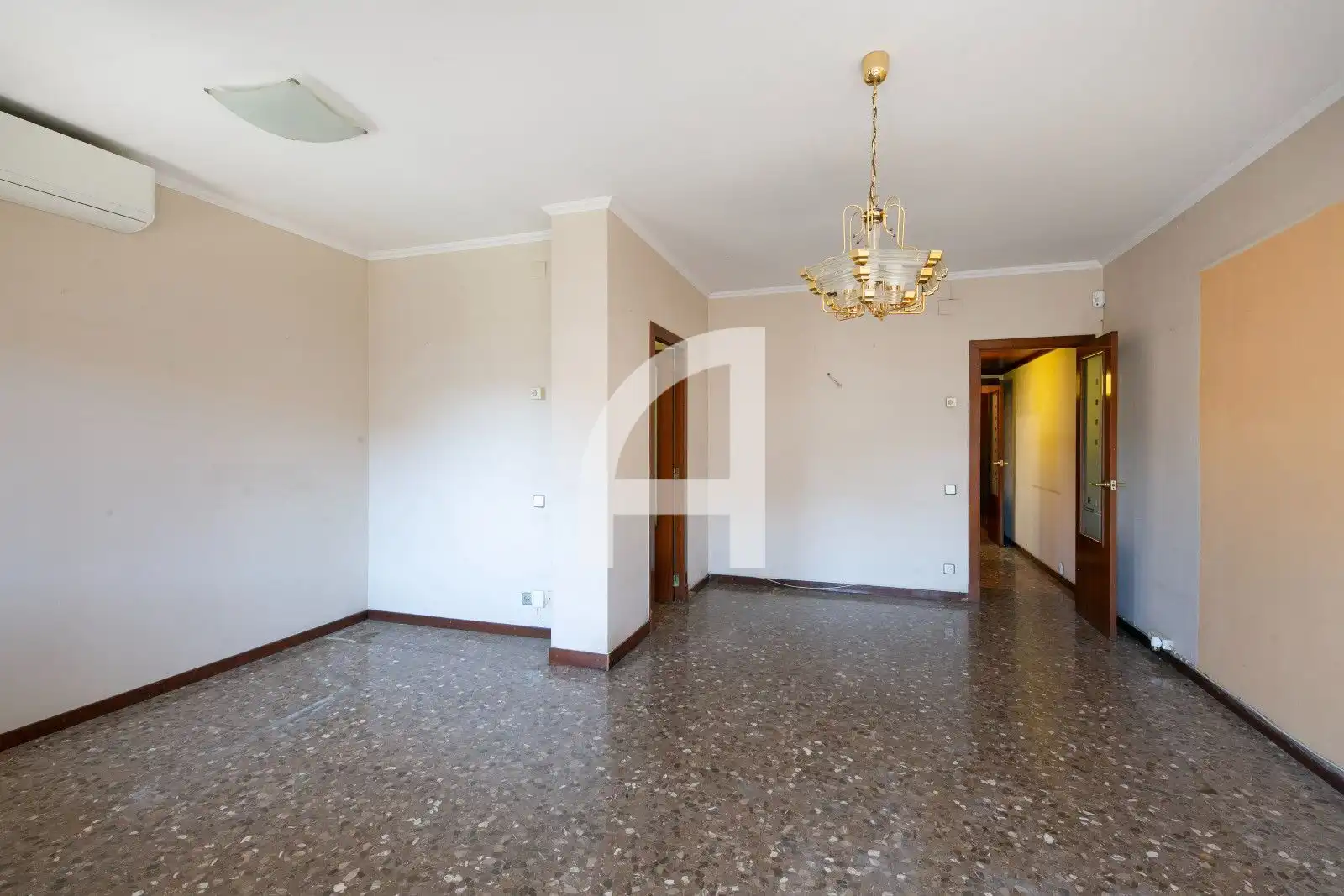 Wohnung zum Verkauf in  Barcelona Capital mit Klimaanlage, Heizung und Terrasse