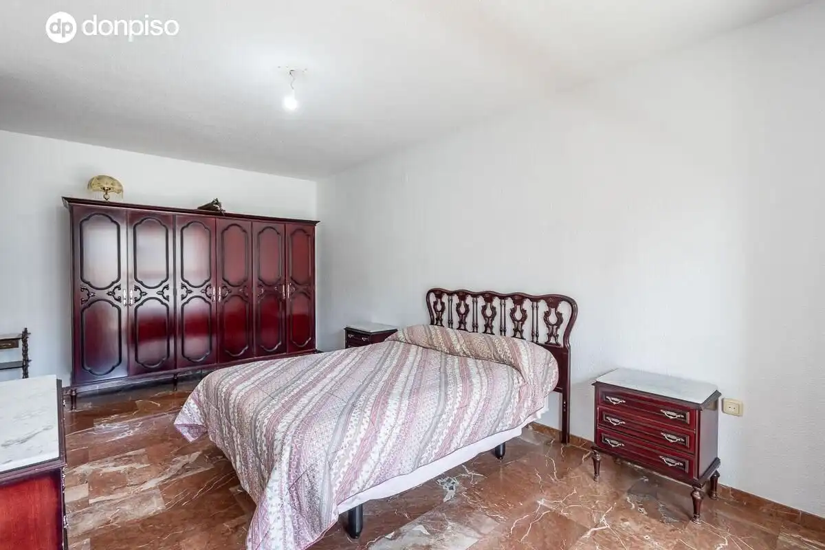 Bedroom of Flat for sale in Granada  with Air Conditioner and Heating