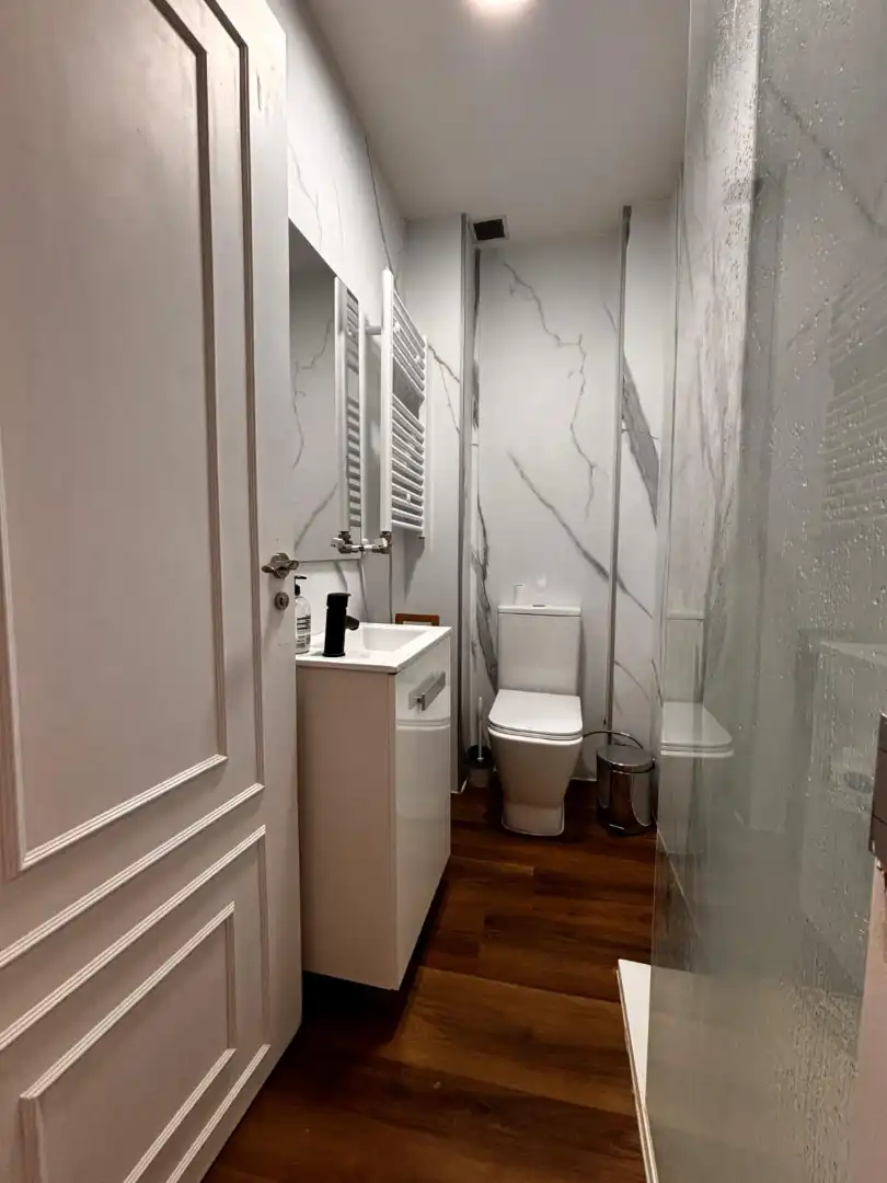 Badezimmer von Wohnung zur untervermieten in Burgos mit Möbliert