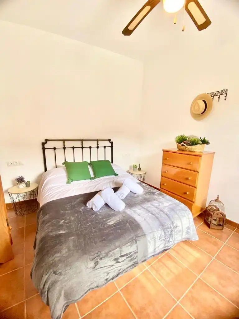 Habitación de Casa adosada en venta en Istán con Aire acondicionado, Calefacción y Terraza