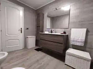 Bany de Casa o xalet en venda en Ciudad Real amb Aire condicionat, Jardí privat i Terrassa