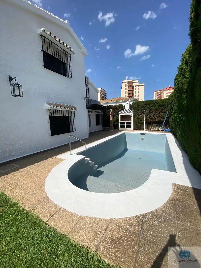 Chalet con piscina en venta en Castillo Sohail - Myramar, imagen 3