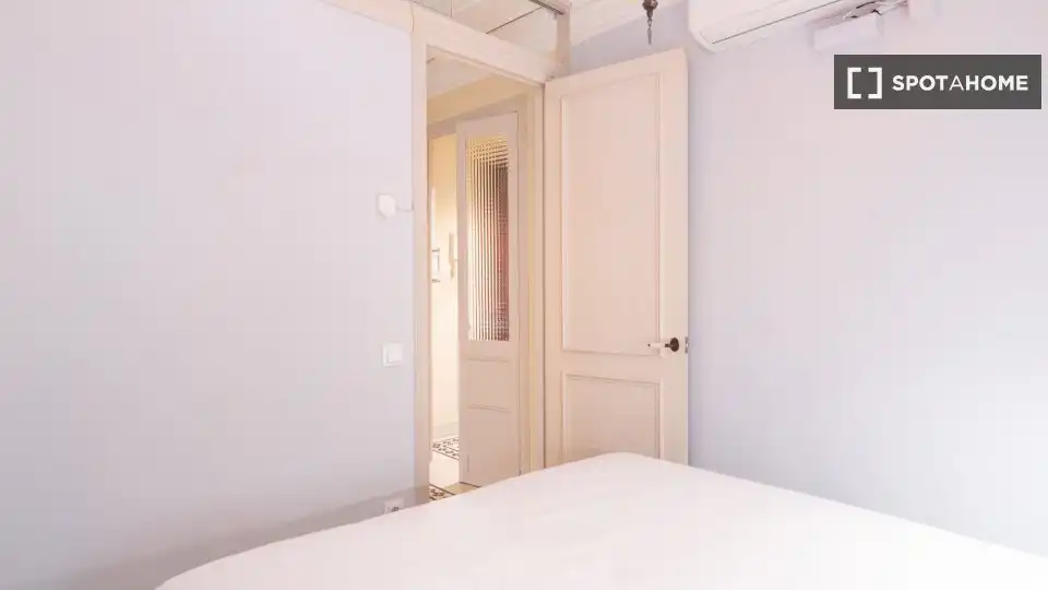 Bedroom of Flat for rent in Barcelona  with Air Conditioner, Heating and Furnished