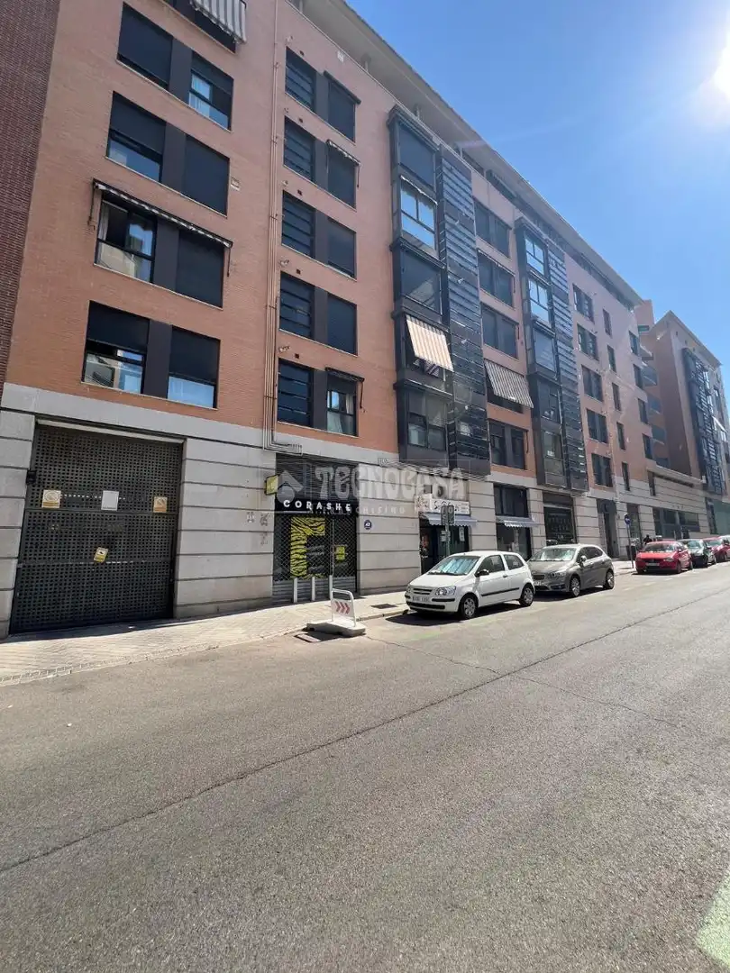 Exterior view of Garage for sale in Madrid