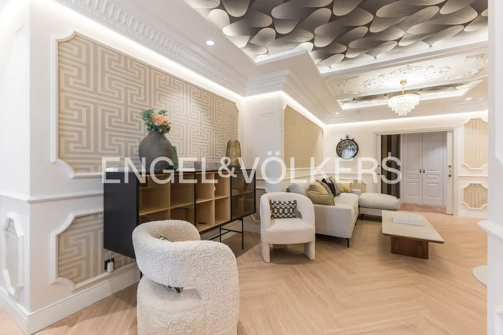 Living room of Flat for sale in Madrid  with Air Conditioner, Heating and Storage room