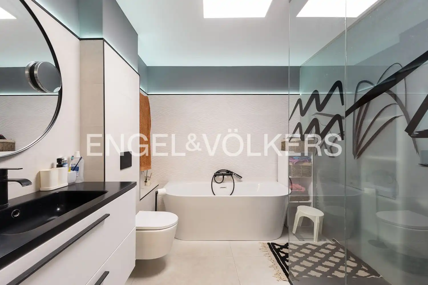 Bathroom of Flat for rent in Valencia  with Air Conditioner, Heating and Parquet flooring