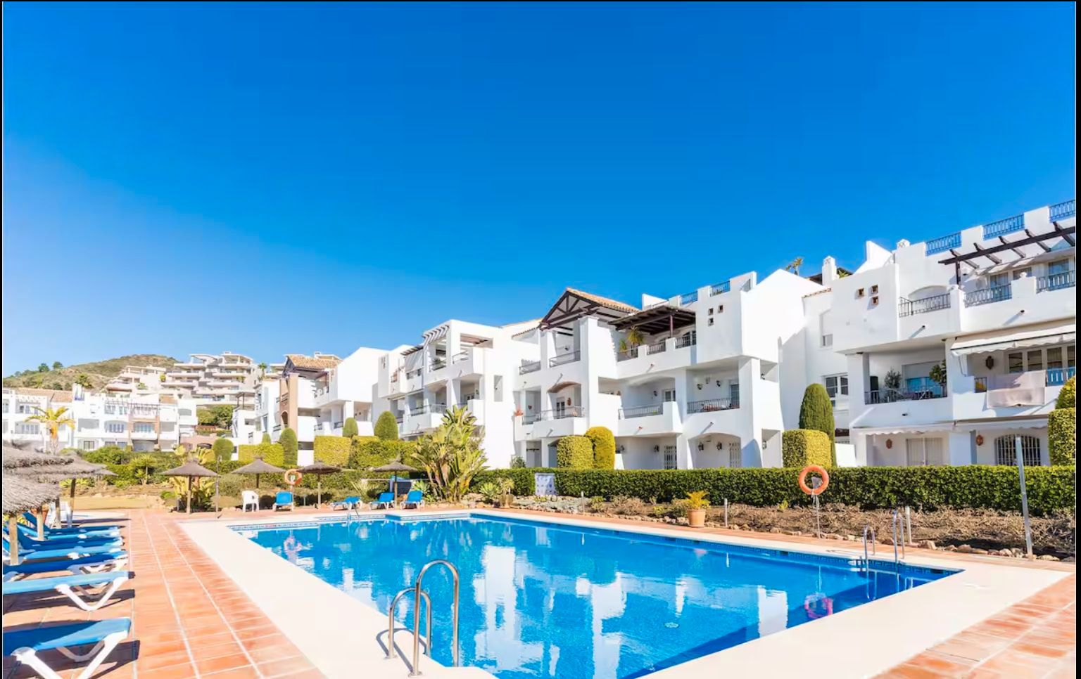 Exterior view of Apartment for sale in Benahavís  with Air Conditioner, Private garden and Terrace
