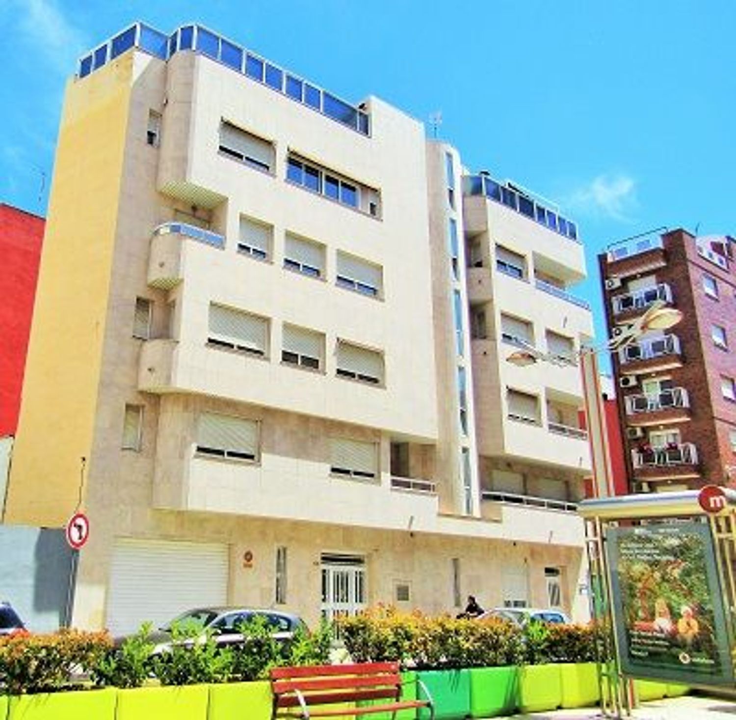 Vista exterior de Edifici en venda en Mislata