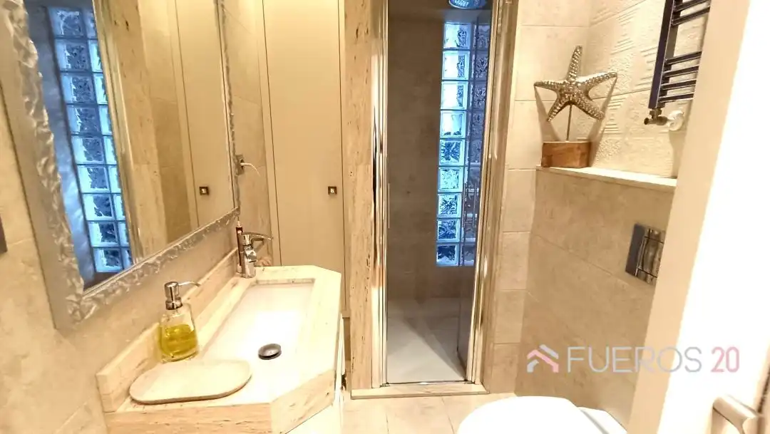Baño de Piso en venta en Barakaldo  con Calefacción, Terraza y Balcón
